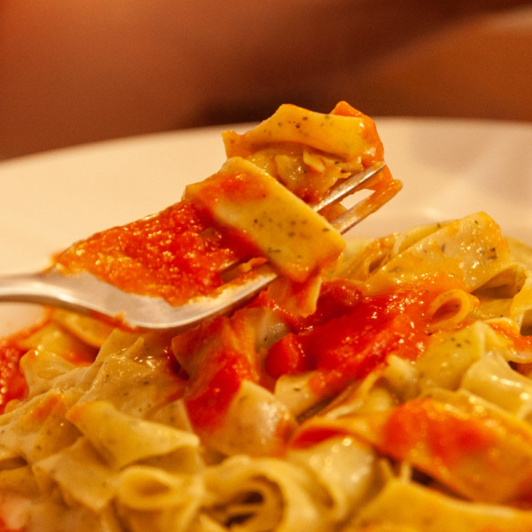 pasta lunga con pomodoro