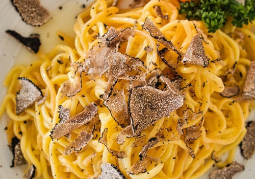 piatto di pasta con tartufo