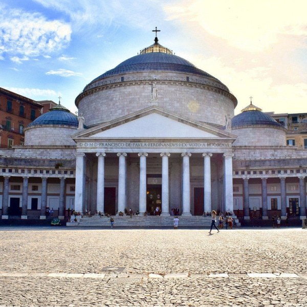 piazza del plebiscito a napoli